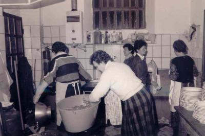 1989_in_cucina_si_lavora.jpg