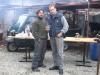 Maurizio e Matteo tra un lavoro ed un altro assaggiano i vinelli della festa.