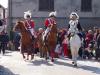 Il Segretario Dino con i suoi accompagnatori si appresta a sfilare sotto al campanile del Borgo