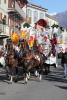 Il carro della Mugnaia Marina entra all'Olmetto trainato dall'elegante quadriglia con i colori delle Cascine