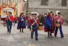 Le Vivandiere Patrizia e Serena sfilano con i loro Ufficiali sotto al campanile del Borgo