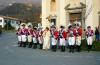 Taglio della testa al gallo: le "Braje Bianche" con la Mugnaia. Da sinistra: Cristian Prola, Massimo Bertone, Adriano Ardissone, Daniele Ardissone, Marco Gillio Tos, la Mugnaia Marina Cresto, Mattia Romano, Sebastiano Yon, Enrico Marangon e Maurizio Ardissone.