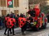 Le Allegre Coccinelle sfilano sotto al campanile del Borgo
