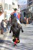 Il Primo Ufficiale Roberto apre la sfilata a cavallo