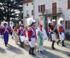Il Generale Maurizio e la Mugnaia Elisabetta accompagnati da Ren, Rem e Roberto passano davanti al Salone per raggiungere Ivozio